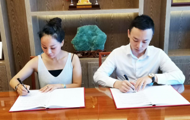 恭賀重慶渝北區(qū)邱美女士順利簽約翌芙萊！