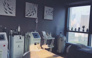 武漢打工妹創(chuàng)業(yè)開美容院，沒上美團，三個月盈利回本。