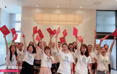 淚聚是緣。愛(ài)心成就翌芙萊，我們圓滿畢業(yè)啦！